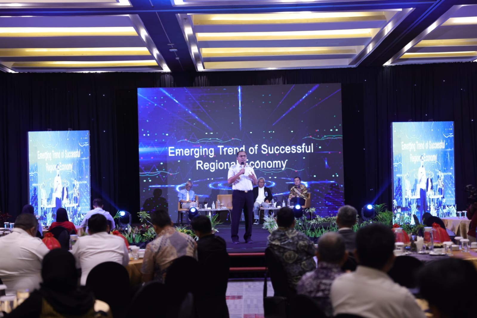 Danny Pomanto Paparkan Implementasi Ekosistem Ekonomi Lorong Wisata di CEO Business Forum